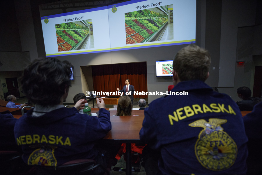 Mark Poeschl, CEO of FFA, delivers his Heuermann Lecture entitled " Sustainability and Survivability: The Balancing Act To Feed The World.  January 10, 2017. Photo by Craig Chandler / University Communication.