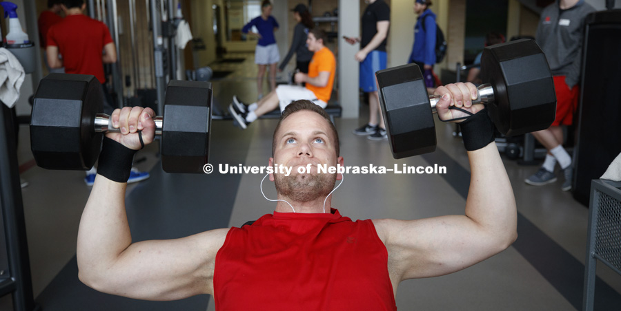 Grant Essint does shoulder presses in East Campus Recreation Center. March 6, 2017. Photo by Craig Chandler / University Communication.