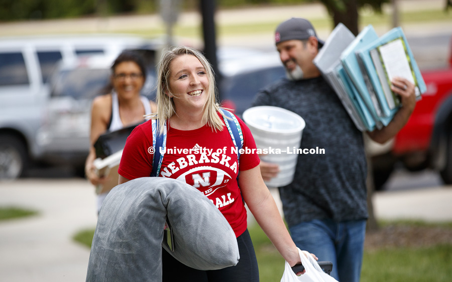 Sierra Scott from Colorado moves into Harper Hall on Sunday afternoon. Sorority Rush move-in for residence halls. Housing. August 13, 2017.  Photo by Craig Chandler / University Communication.