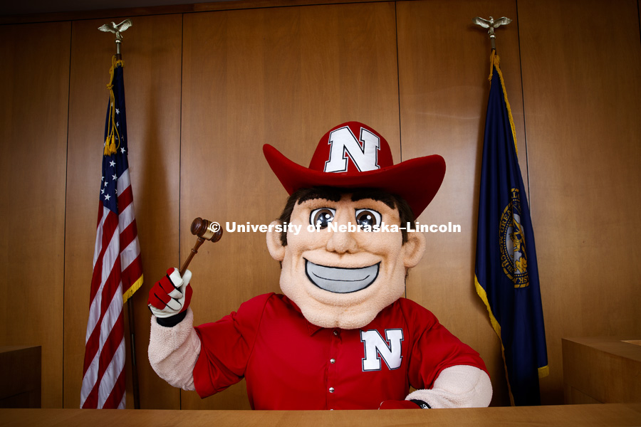 Herbie Husker and College of Law photo shoot for Alumni. September 15, 2017. Photo by Craig Chandler / University Communication.