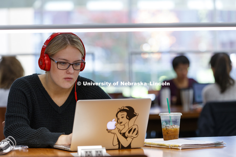 Madalyn Fania works on sociology homework in Love Library's Adele Coryell Hall Learning Commons. City Campus fall day. October 25, 2017. Photo by Craig Chandler / University Communication.