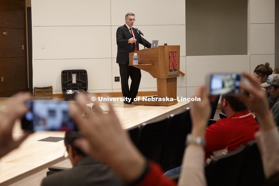 Chancellor Ronnie Green introduces journalism professor Matt Waite and his Nebraska Lecture about drone usage and legislation. The lecture is part of Office of Research's fall Research Fair. November 8, 2017. Photo by Craig Chandler / University