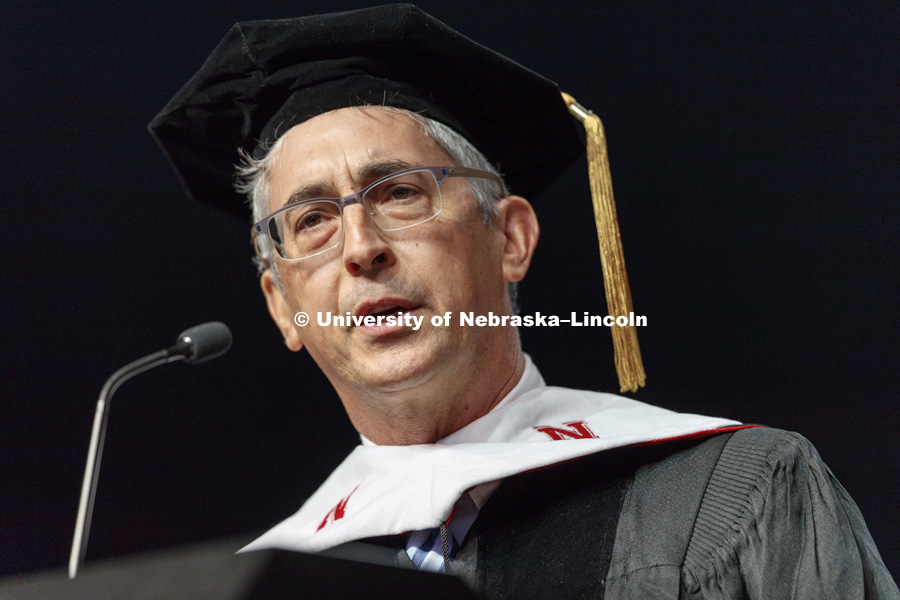 Alexander Payne delivers the commencement address. Undergraduate Commencement at Pinnacle Bank Arena. May 5, 2018. Photo by Craig Chandler / University Communication.