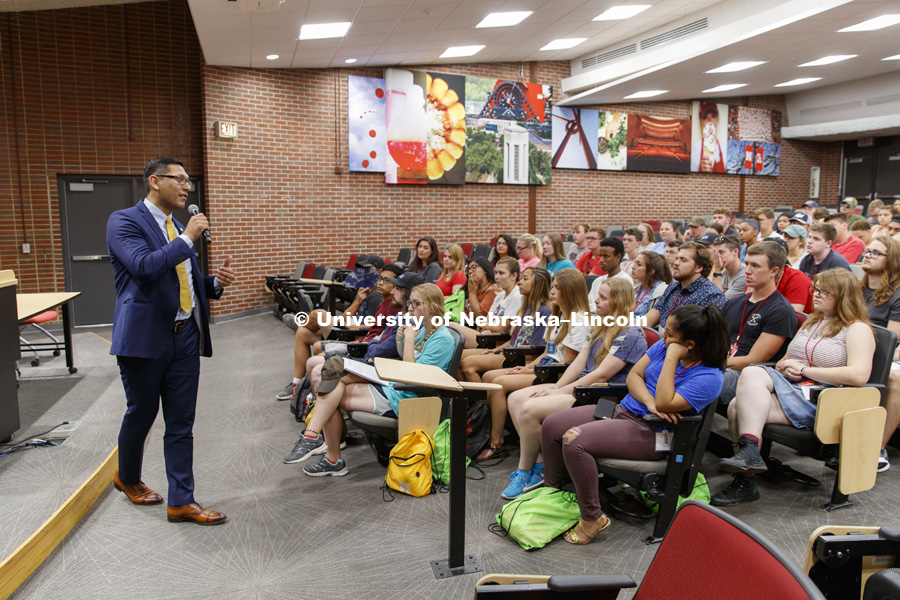 Senator Tony Vargas talks with the First Husker program students in Henzlik Hall. August 13, 2018. Photo by Craig Chandler / University Communication.