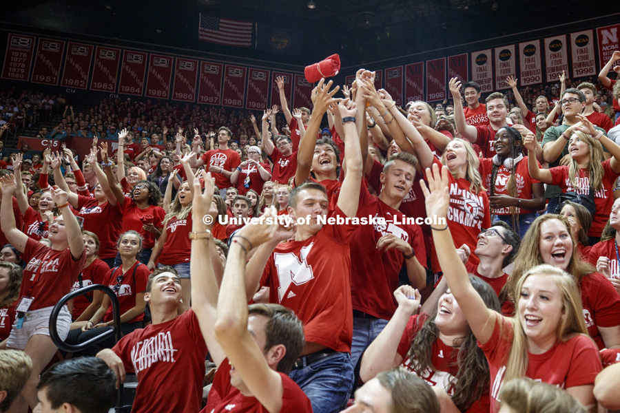 Students try to catch a t-shirt shot into the air at the new student convocation at Bob Devaney Sports Center. August 17, 2018. Photo by Craig Chandler / University Communication.