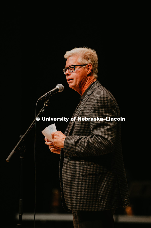 Director, Peter Eklund of the Big Red Singers introduces the next number. August 18, 2018. Photo by Greg Nathan, University Communication.
