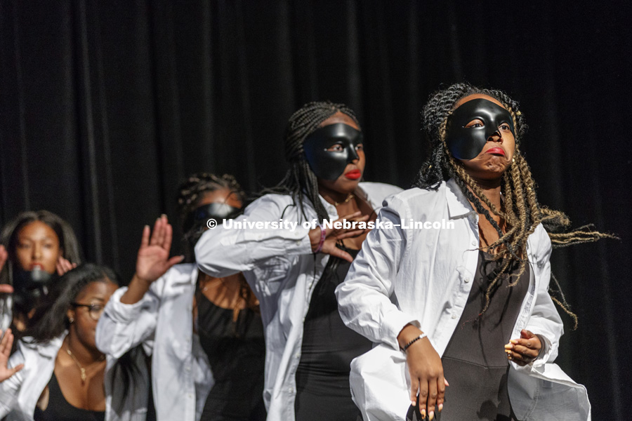 Delta Sigma Theta performs. Chapters of Nebraska’s Multicultural Greek Council and National Pan-Hellenic Council compete for best fraternity and sorority stroll. September 7, 2018. Photo by Craig Chandler / University Communication.
