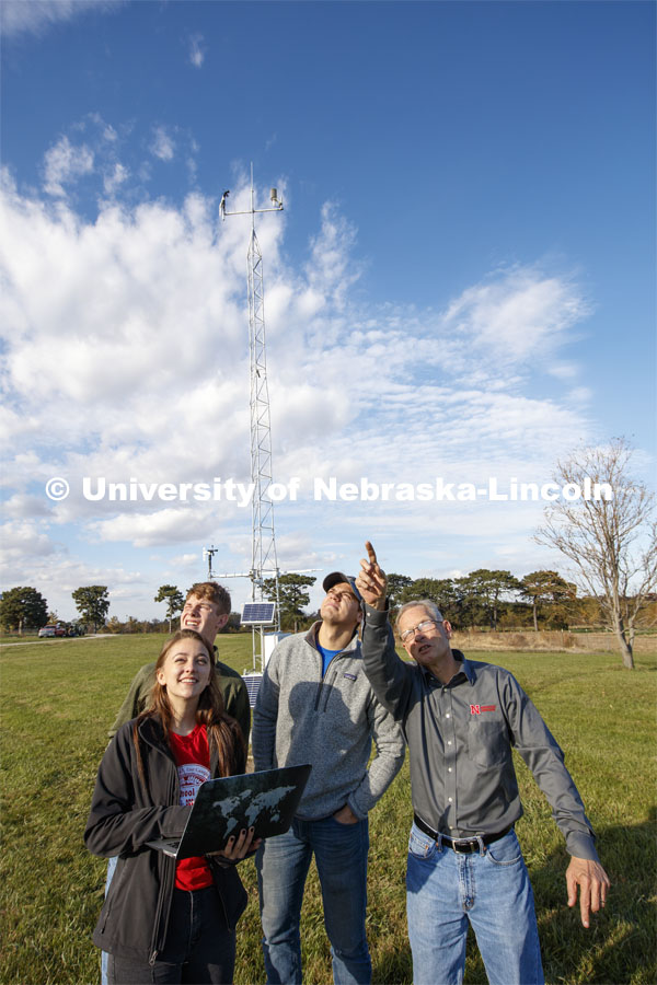 Lena Nelson sophomore from Raymond, NE, Bryan Petersen, junior from Herman, and Riley Hackbart, senior from Omaha, listen as Allen Dutcher, Extension Agricultural Climatologist, explains a question. September 12, 2018. Photo by Craig Chandler / University Communication.