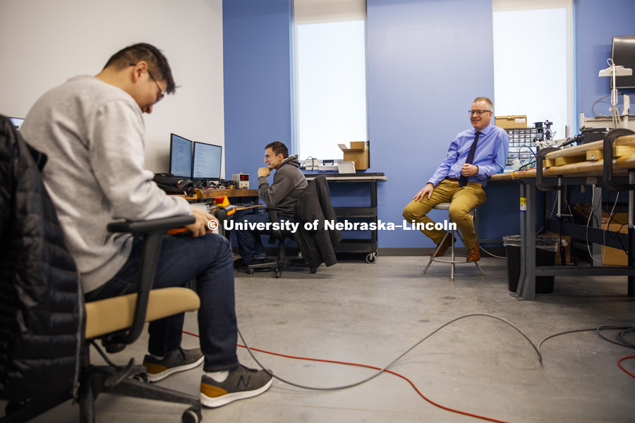 Shane Farritor works with his team in the new area. Virtual Incision has relocated to the newest building on Nebraska Innovation Campus and expanded their footprint to include manufacturing areas for the surgical robots. December 20, 2018. Photo by Craig Chandler / University Communication.