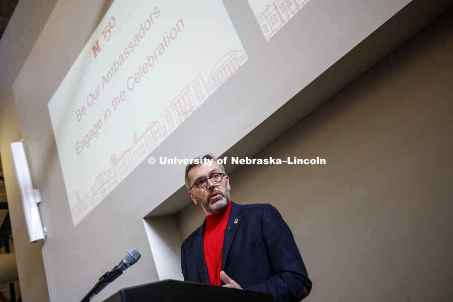Chancellor Ronnie Green talks with deans and directors during a Town Hall meeting at Nebraska Innovation Campus. January 9, 2019. Photo by Craig Chandler / University Communication.