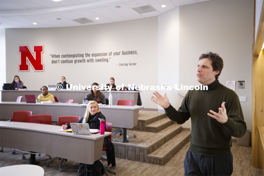 BLAW 378 – Legislation and Regulation, for Business majors taught by Law professor Eric Berger in Howard Hawks Hall. February 25, 2019. Photo by Craig Chandler / University Communication.