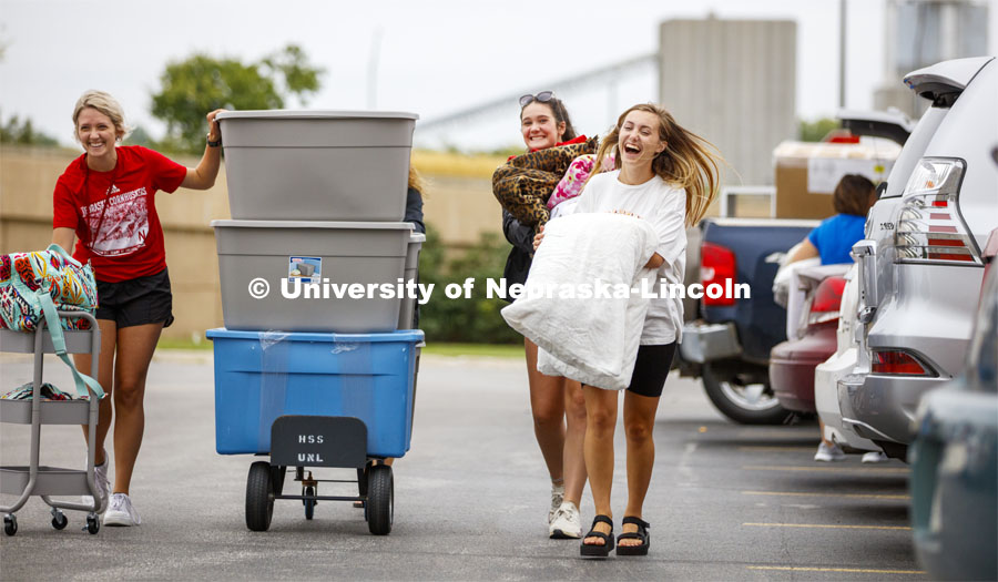 From left: Kealey Franzen, Avery Franzen and McKenna Beezley laugh as they move into their Schramm Hall. The three are from Kearney and Kealey and McKenna are freshman. Avery is still in high school in Kearney and was helping move. Residence Hall Move-in. August 18, 2019. Photo by Craig Chandler / University Communication.