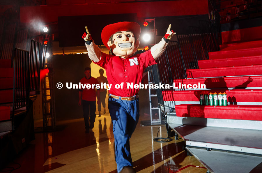 Herbie Husker enters the New Student Convocation. August 23, 2019. Photo by Craig Chandler / University Communication.