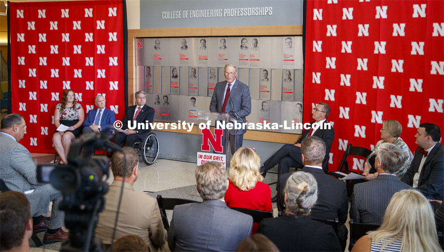Kiewit CEO Bruce Grewcock gives remarks at the announcement of the naming of Kiewit Hall, the new College of Engineering building on the UNL campus. September 16, 2019. Photo by Craig Chandler / University Communication.