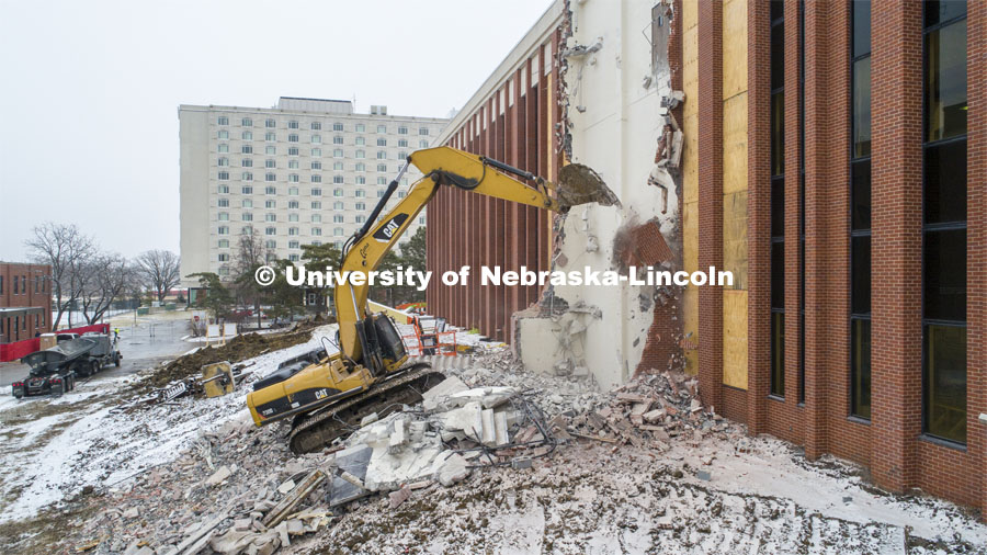 Demolition work on the link between Walter Scott Engineering Center and Nebraska Hall. January 13, 2020. Photo by Craig Chandler / University Communication.