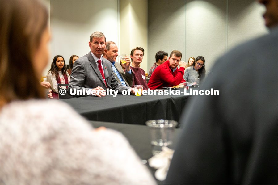 Student leaders talk with Ted Carter during the Jan. 16 pizza dinner in the Nebraska Union as part of his UNL tour. January 16, 2020. Photo by Justin Mohling / University Communication.