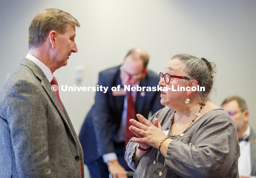 NU President Ted Carter talks with Dawn Braithwaite at the UNL faculty lunch as part of his UNL campus tour. January 17, 2020. Photo by Craig Chandler / University Communication.