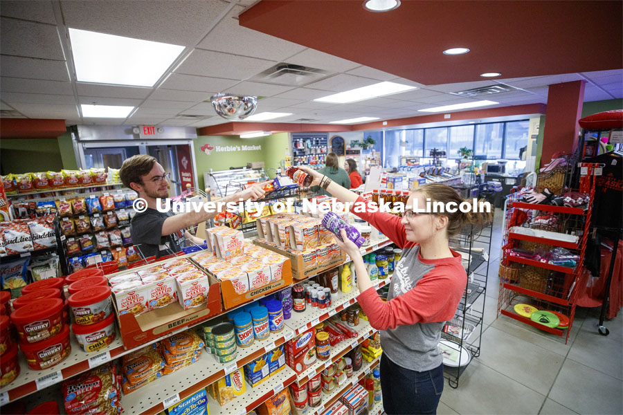 Harper Dining Center photo shoot. Students buying snacks at Herbie's Market outside Harper Dining Hall. March 3, 2020. Photo by Craig Chandler / University Communication.