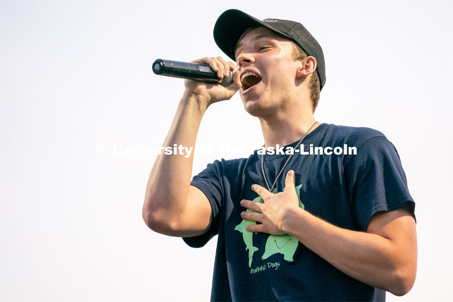 Students applaud Sophomore Harrison Boe after his performance of Bruno Mars “When I Was Your Man” during the HuskerMania Masker Singer event at Mabel Lee Fields. August 21, 2020. Photo by Jordan Opp for University Communication.