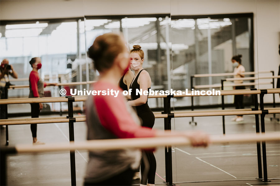 Lynne Nevin leads a Ballet class in the Carson Center dance studio. First day for in-person learning for the fall semester. August 24, 2020. Photo by Craig Chandler / University Communication.