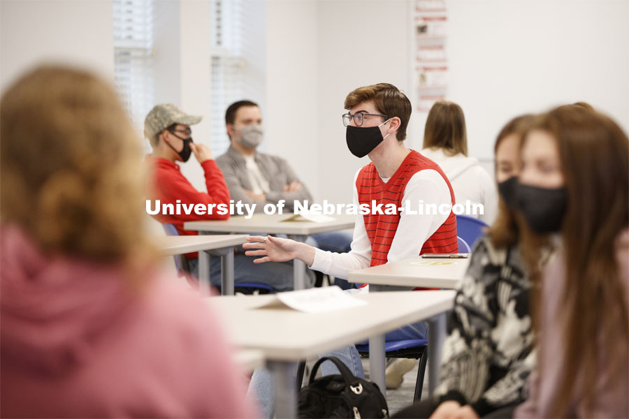 Maria Benes, faculty affiliate with the Honors Program and course instructor, discusses the day’s topics with the in-class and remote students in UHON 102H: The Science of You. Students interact with each other as they discuss a topic. Almost 550 students enrolled, across 18 sections, taught by 7 instructors with the aid of 20 upper-class learning assistants, are taking the required first-year course for honor students. March 16, 2021. Photo by Craig Chandler / University Communication.