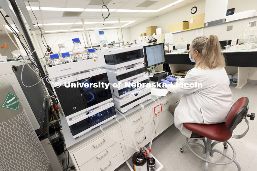 Research Technician Lori Loucks works in the Proteomics and Metabolomics lab in Beadle Hall. Nebraska Center for Biotechnology. June 25, 2021. Photo by Craig Chandler / University Communication.