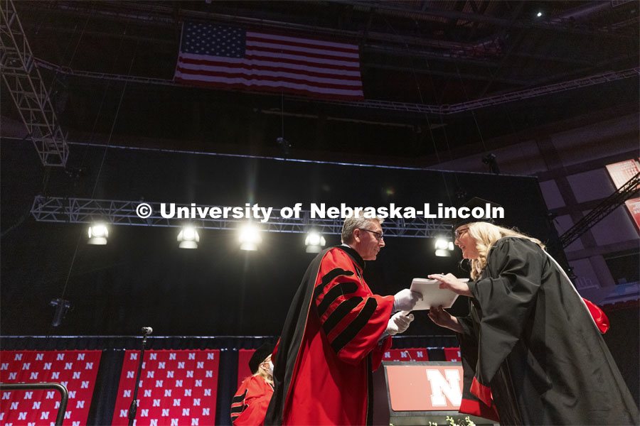 2020 graduate Betsy Totten returned to campus to walk and be congratulated by Chancellor Ronnie Green. Summer Graduate Commencement at Pinnacle Bank Arena. August 13, 2021. Photo by Craig Chandler / University Communication.