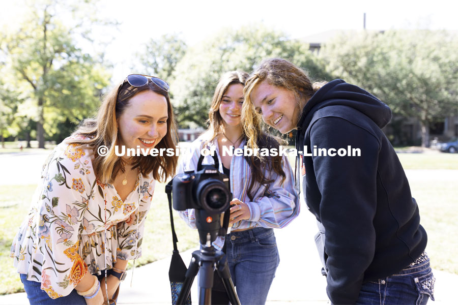 Students in Taylor Ruth ALEC 260 class, Introduction to Digital Media in Agricultural and Environmental Sciences, learn to use video equipment. September 22, 2021. Photo by Craig Chandler / University Communication.