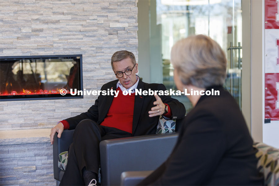 Chancellor Ronnie Green and Executive Vice Chancellor Katherine Ankerson host the co-chairs of the N2025 group for a chat at the Dinsdale Family Learning Commons. February 2, 2022. Photo by Craig Chandler / University Communication.