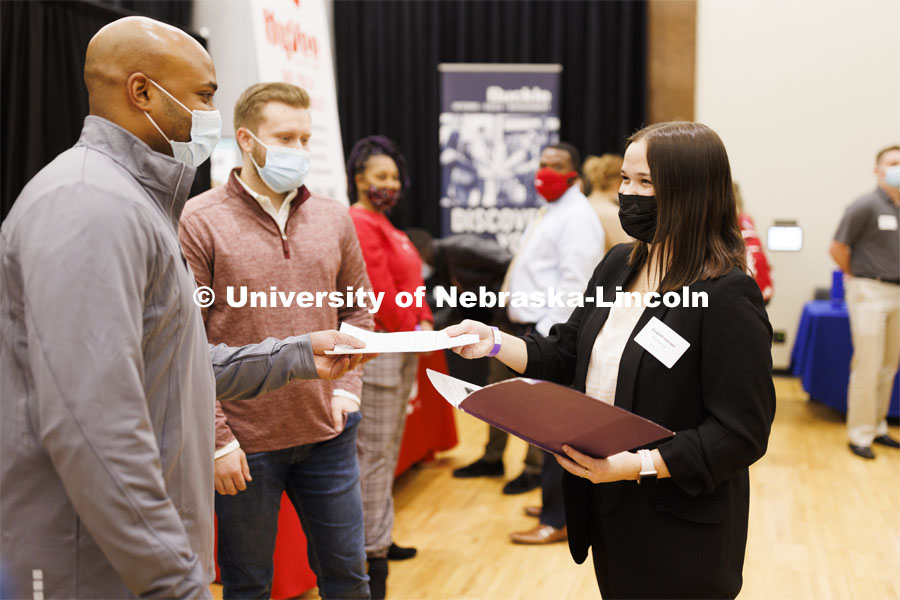 Elizabeth Iverson gives her resume to Gallup recruiters at the UNL Spring Career Fair in the Nebraska Union. February 14, 2022. Photo by Craig Chandler / University Communication.