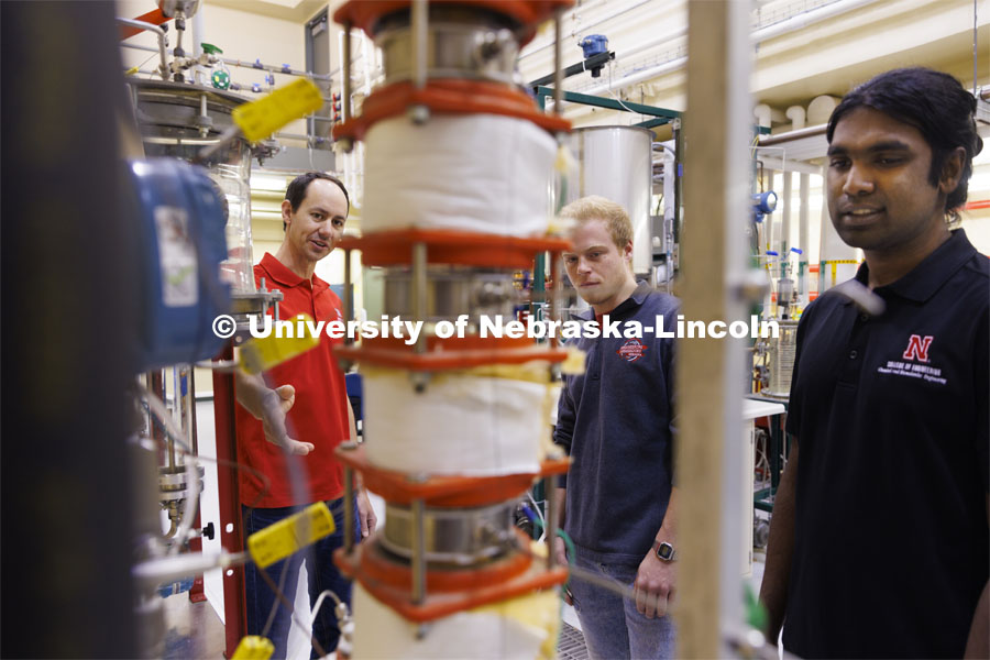 Aingaran Bala Raman, Ethan Yungdahl and Josiah Kolar examine a bioreactor in Hunter Flodman’s UO Lab.  College of Engineering photo shoot. March 22, 2022. Photo by Craig Chandler / University Communication.