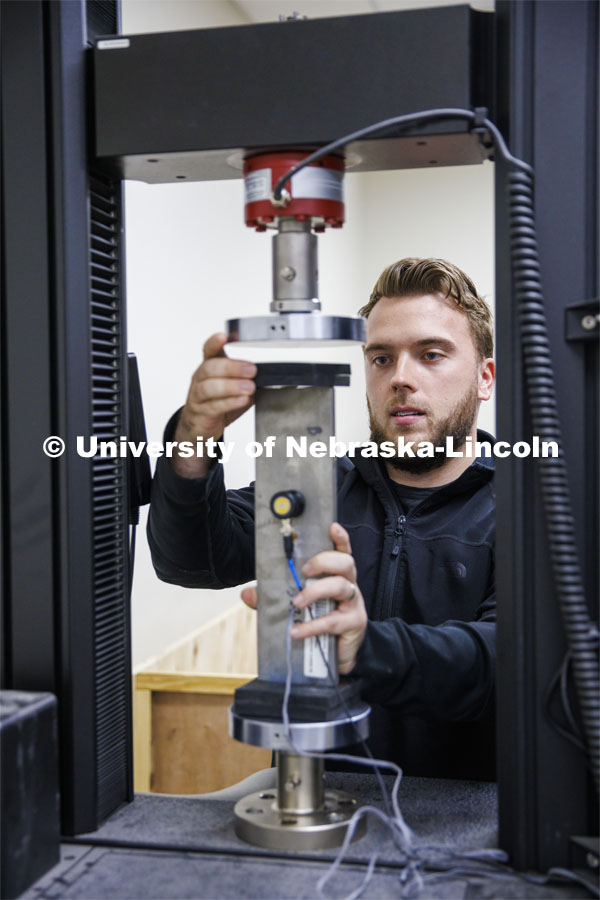 Clayton Malone compresses a sample on the Instron test machine in Jinying Zhu’s lab. College of Engineering photo shoot at Peter Kiewit Institute in Omaha. April 5, 2022. Photo by Craig Chandler / University Communication.