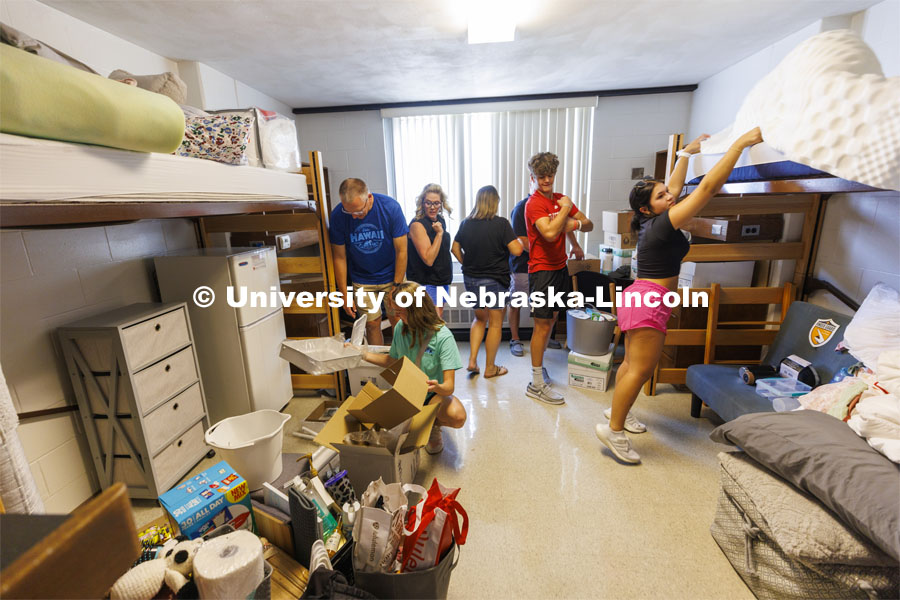 Keah Krings of Hastings, right, and Katie Opperman of Papillion arrange their rooms with their families help. Residence Hall move in for students participating in Greek Rush. August 14, 2022. Photo by Craig Chandler / University Communication.