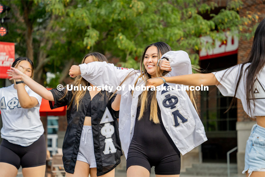 Members of Delta Phi Lambda Sorority Inc. outside the Union strolling during The Block Party. August 26, 2022. Photo by Jonah Tran/ University Communication.