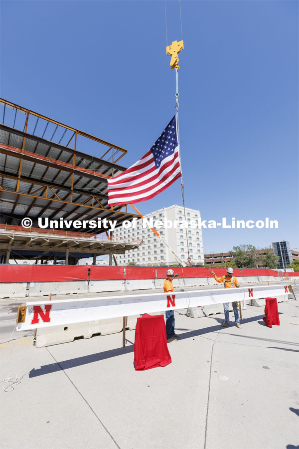 Getting read to raise the final beam into place. Kiewit Hall topping off ceremony. August 31, 2022. Photo by Craig Chandler / University Communication.