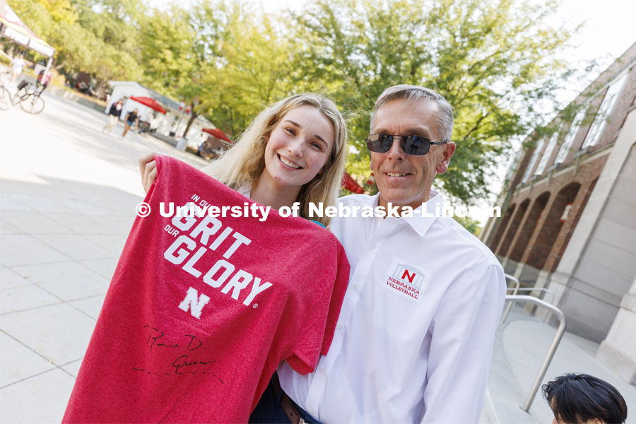 Cecan Porter, a junior from Omaha, poses with the Chancellor and her autographed shirt. Chancellor Ronnie Green hands out Grit and Glory t-shirts at the Nebraska Union Plaza. September 7, 2022. Photo by Craig Chandler / University Communication.