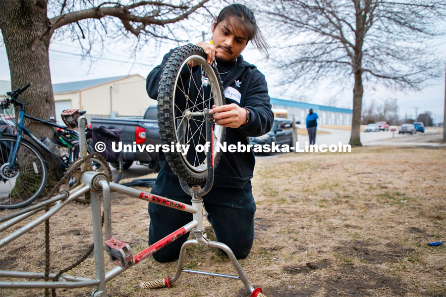 Nebraska Engineering’s Alejandro Marquez works on removing a tire from a donated ride at the Lincoln Bike Kitchen. The Bike Kitchen is among a number of local organizations that the College of Engineering works with to offer service learning opportunities to its students. March 9, 2023. Photo by Dillon Galloway for University Communication.