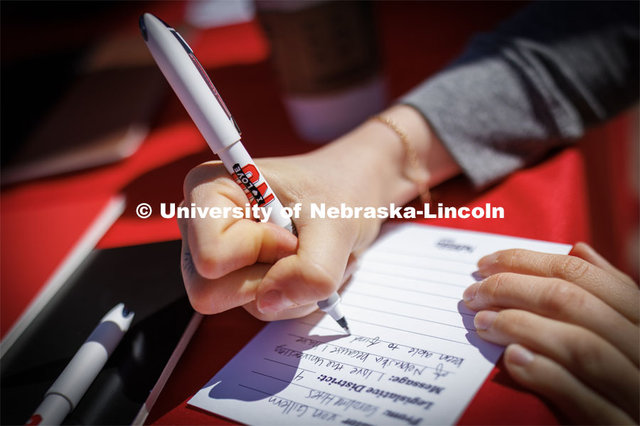 Students signed cards addressed to their state senator about why they love the university. I love UNL cookout sponsored by ASUN. April 4, 2023. Photo by Craig Chandler / University Communication.