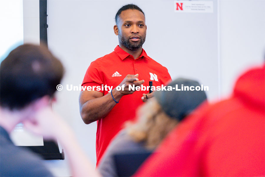 Ahman Green speaks to his Intro to Esports class in Andersen Hall. April 19, 2023. Photo by Jordan Opp for University Communication.