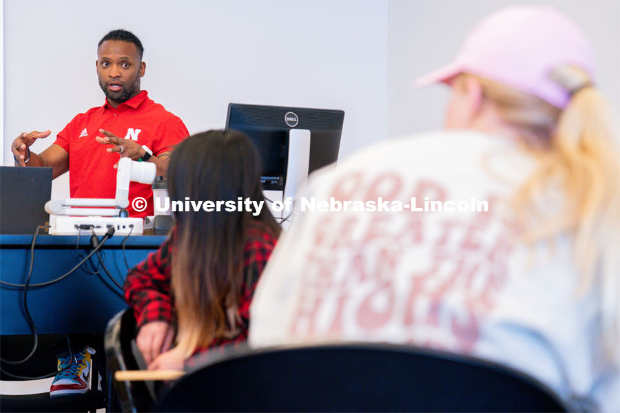 Ahman Green speaks to his Intro to Esports class in Andersen Hall. April 19, 2023. Photo by Jordan Opp for University Communication.