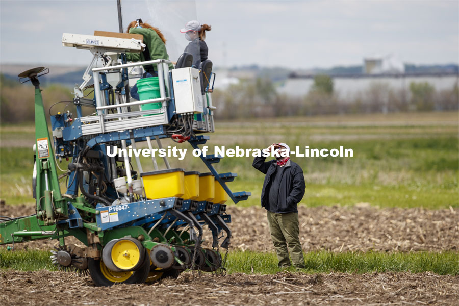 James Schnable talks with Research Manager Christine Smith and Brandi Sigmon, Assistant Professor of