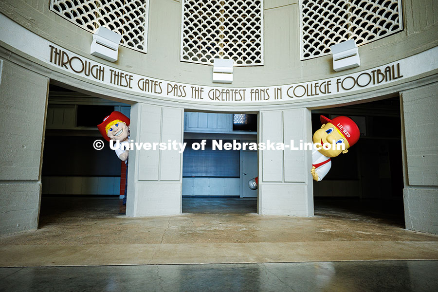 250506_Mascot_Reveal_345.jpg (Left) Brady Moylan as Herbie and Ben Hastreiter as ‘Lil Red peeks behind a column in Memorial Sta