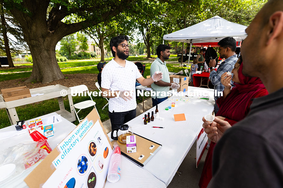 250614_Discovery_Days_425.jpg Abdul Hamid, a nutrition science doctoral student, speaks with Discovery Days visitors Igra Igbal an