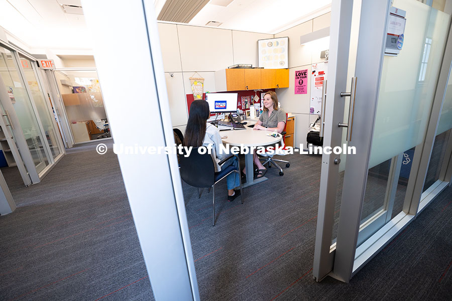 250624_Navigators_1100.jpg Laura Britten, Academic Navigator in the Explore Center, speaks with Swati Yadav, a sophomore studyi