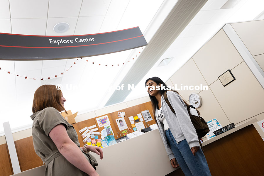 250624_Navigators_1158.jpg Laura Britten, Academic Navigator in the Explore Center, chats with Swati Yadav, a sophomore studyin