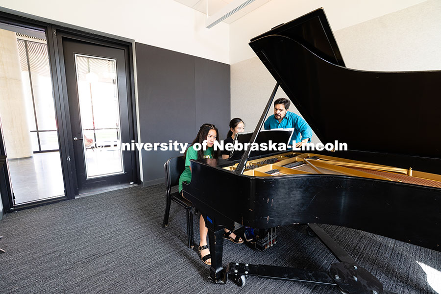 Marcelo Lian works with high school students on a piece by Frederic Chopin during the 2025 Lied Cent