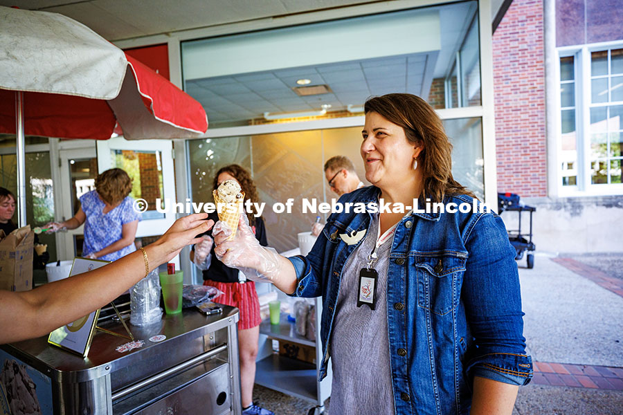 Elizabeth Lorang, the Dean of University Libraries, hands an ice cream to students and staff in hono