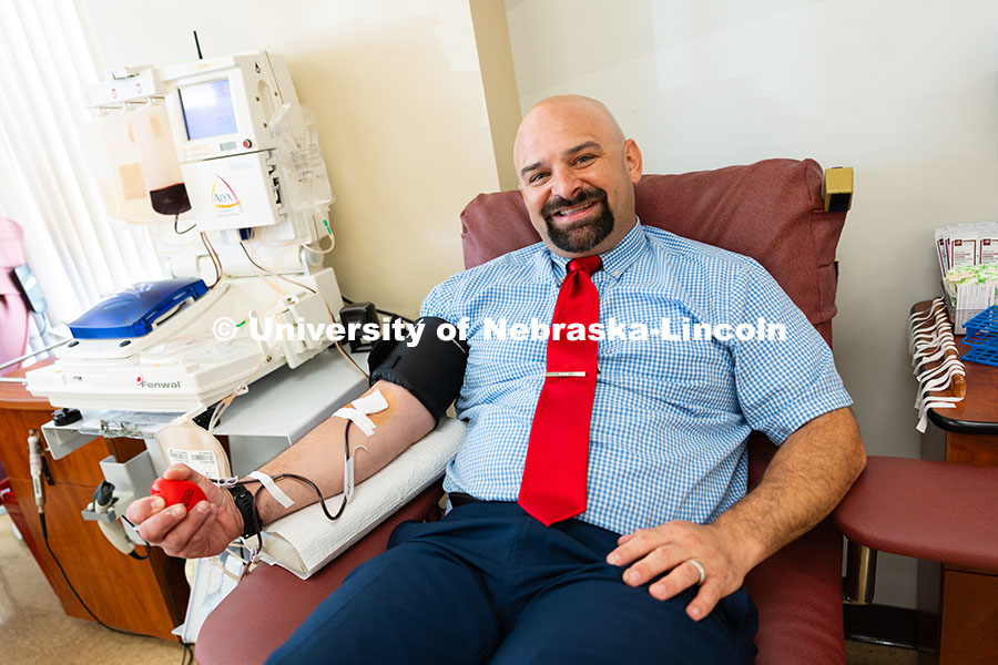 Tony Lazarowicz, director of academic advising for the College of Arts and Sciences, donates blood a