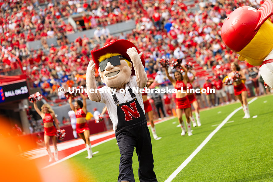 250913_NU_vs_HCU_7472.jpg Herbie gestures to the crowd to get up and make some noise at the end of the halftime performance by
