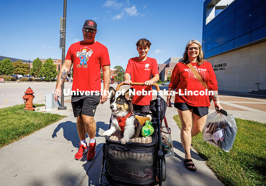 250919_Red_Letter_Day_815.jpg A family tours UNL with their 18-week-old Corgi puppy during Red Letter Day. September 19, 2025.
